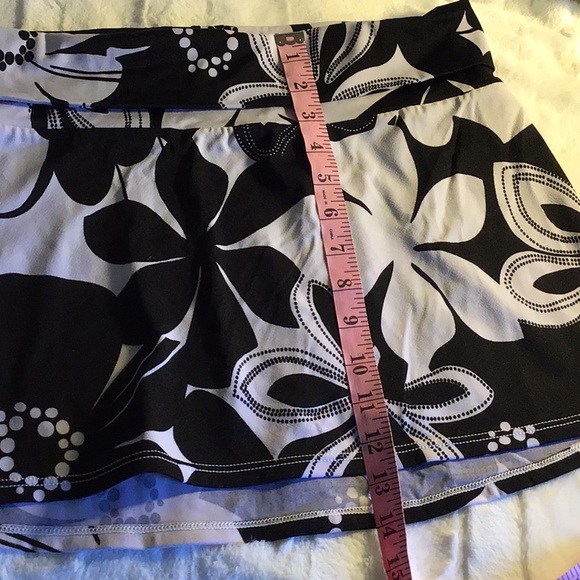 Black & White Hawaiian Beach Cover-Up Skirt🌺🏝️🌊 - Picture 5 of 5